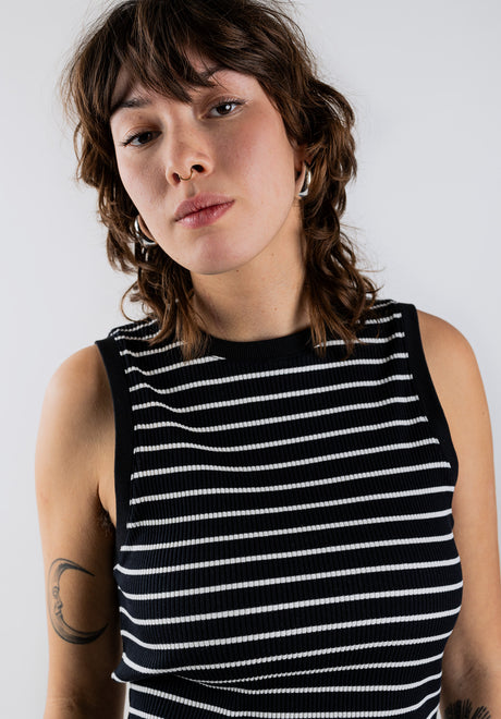 Azra black-striped Closeup1