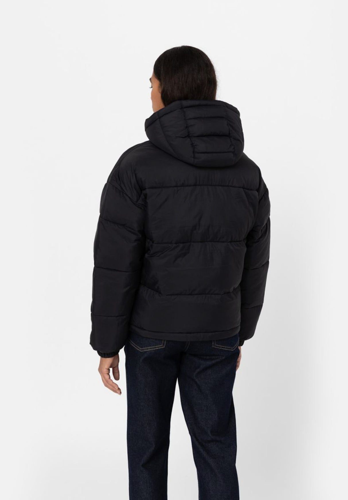 Alatna Oversized Puffer black Rueckenansicht