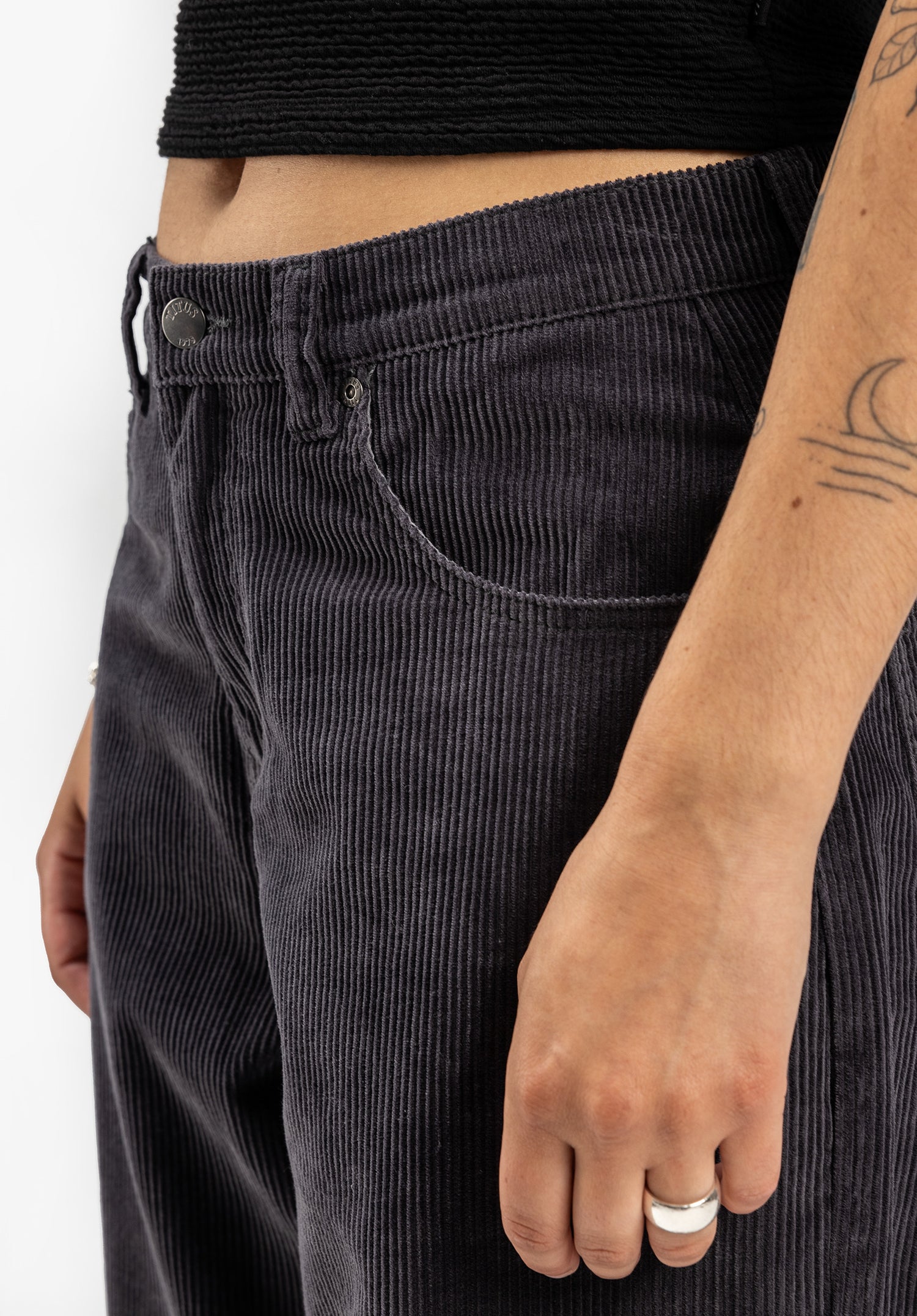 Alby-Baggy Cord darkgrey-cord Closeup2 Zoom Image