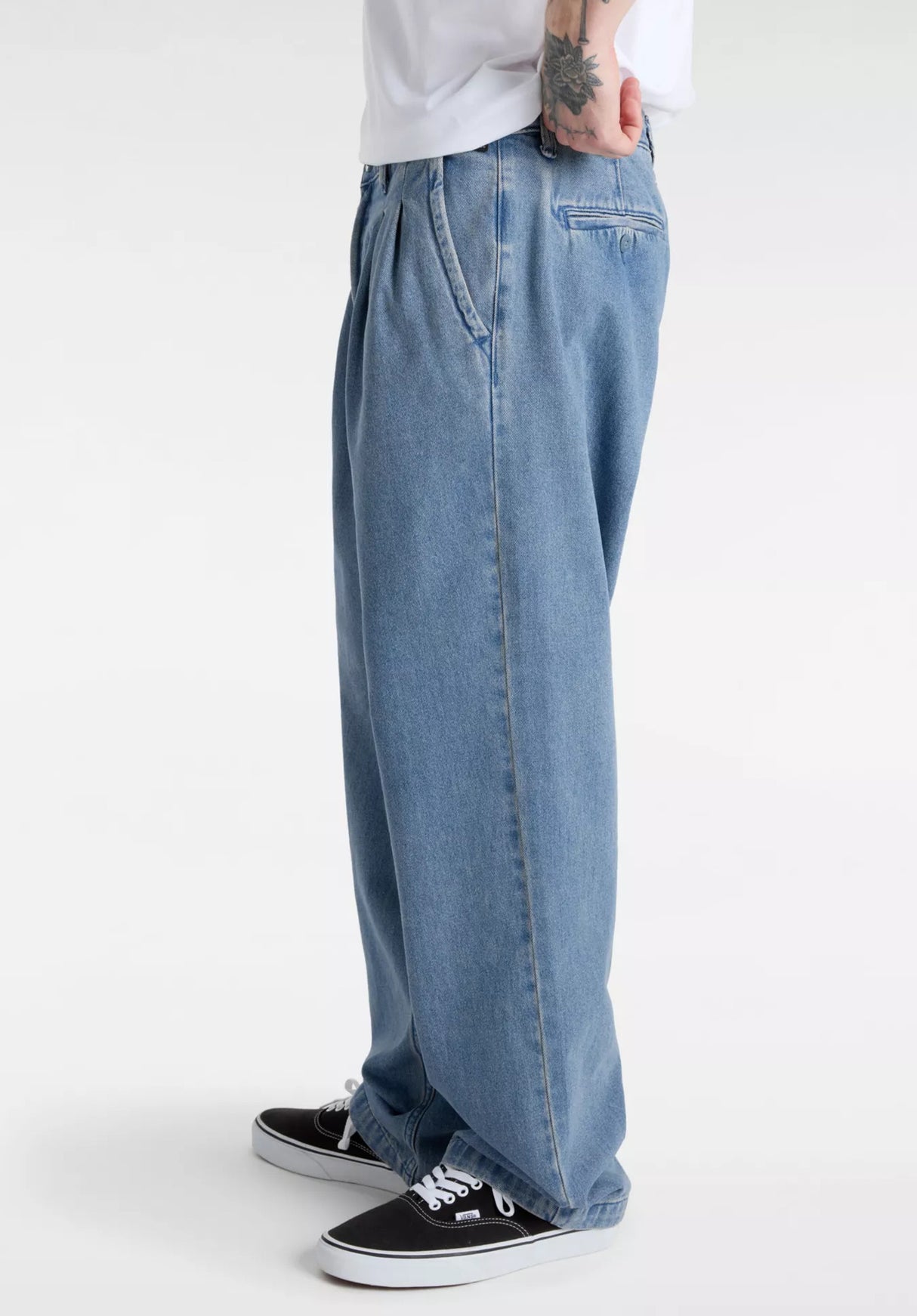 Authentic Chino Loose Pant stonewash-blue Closeup1