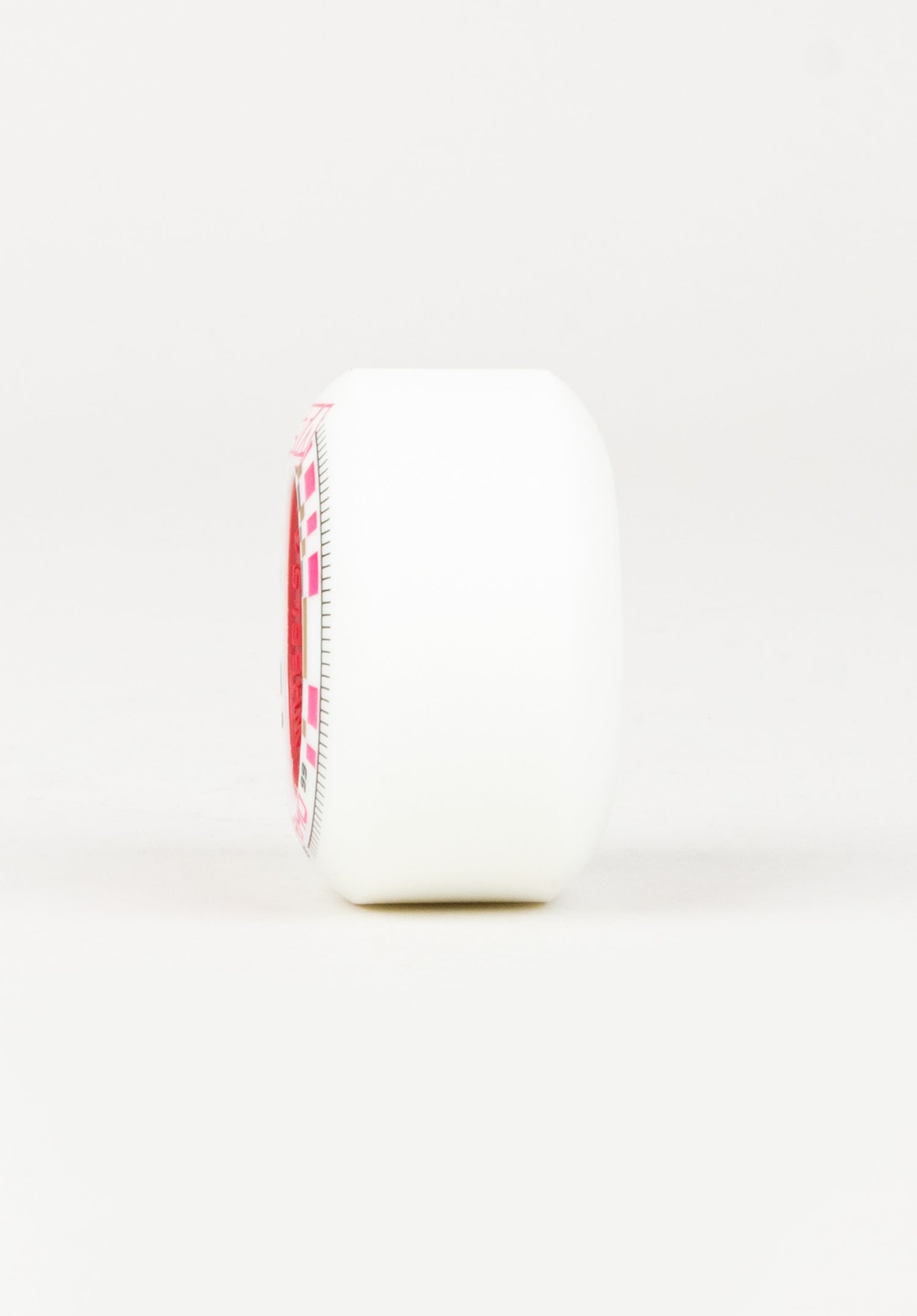 Desarmo Cores Round 99A white Closeup1 Zoom Image