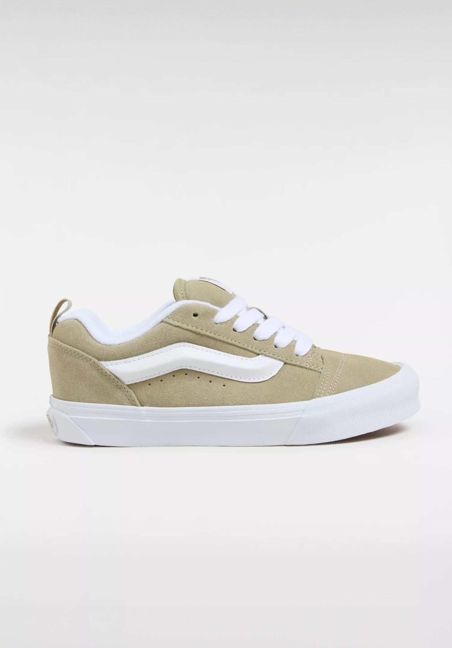 ◆正規品◆VANS SUEDE KNU SKOOL◆関税/送料無料◆男女共用◆ Knu Skool Shoe in Black / White | Vans