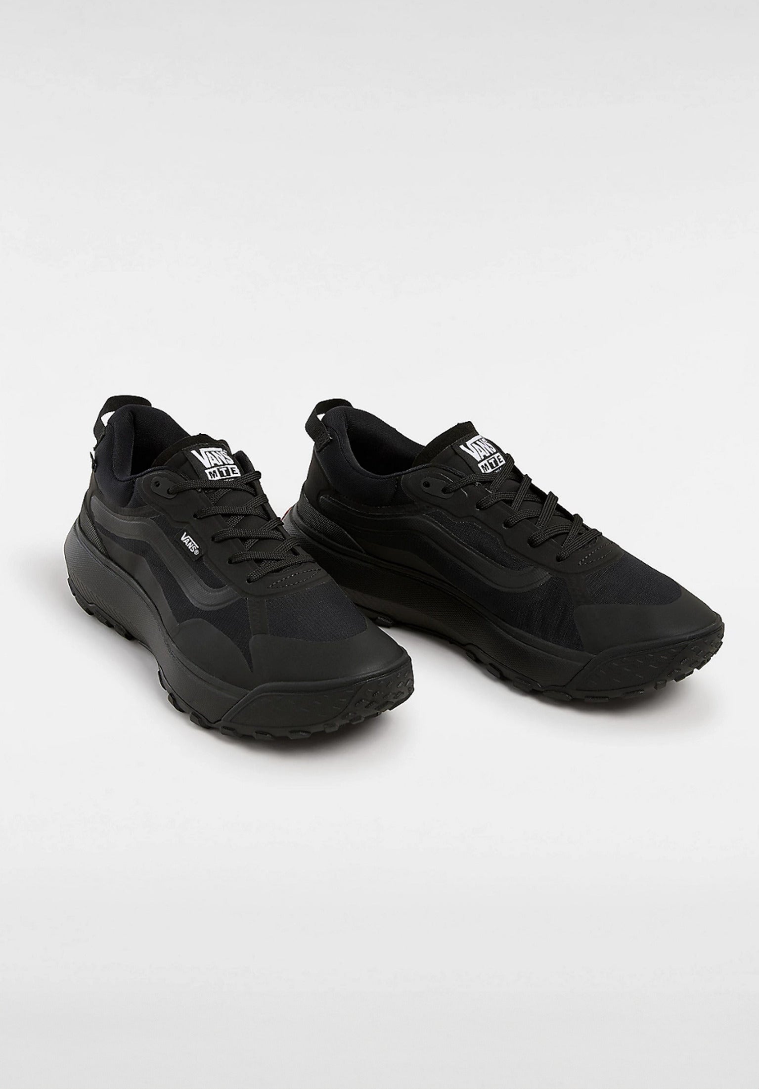 【VANS】 ヴァンズ MTE CROSSPATH BLACK/BLACK 国内発送 MTE™ CROSSPATH | ヴァンズジャパン公式オンラインストア