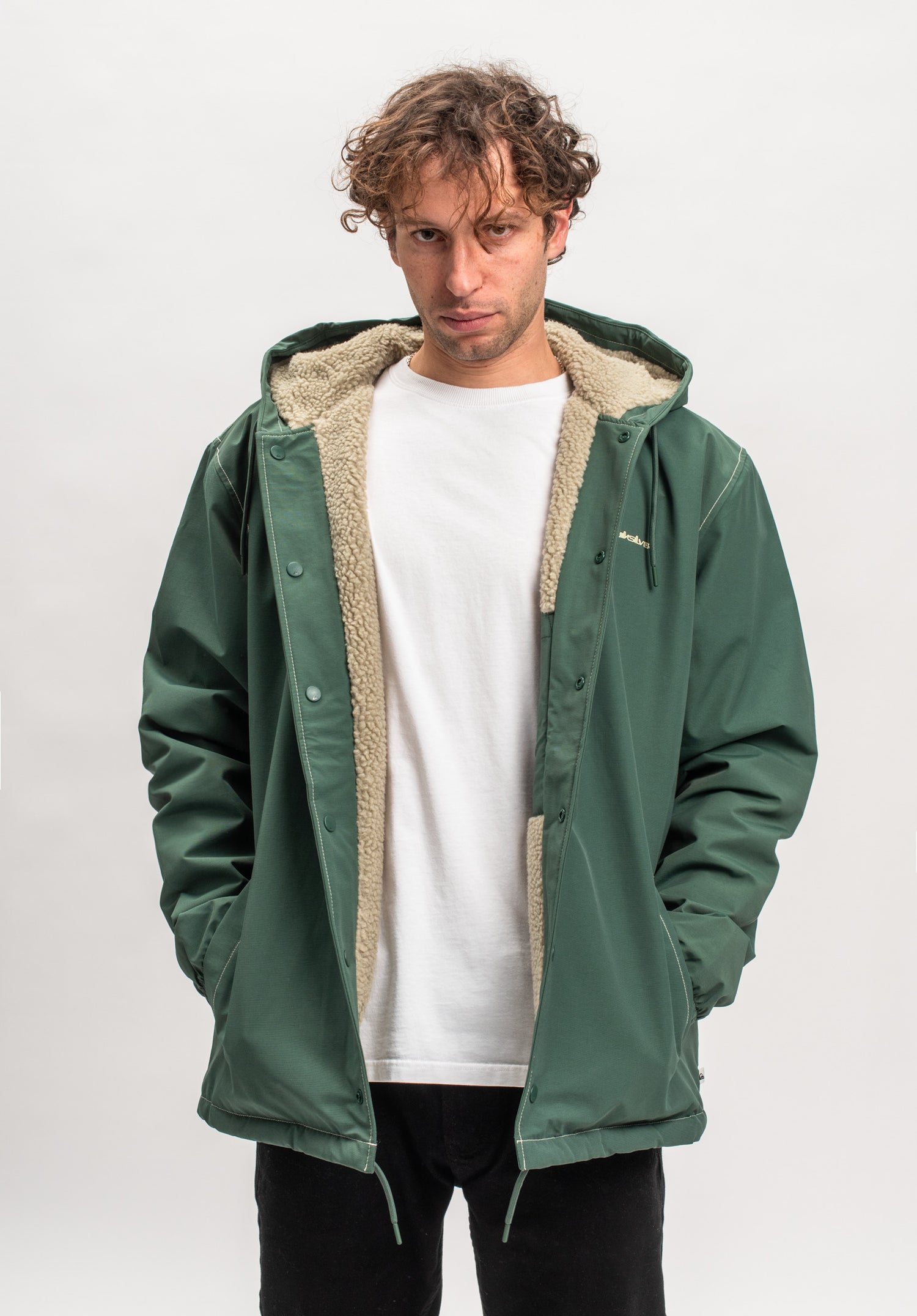 Rain Cloud Warm Hooded Coach forest Rueckenansicht Zoom Image