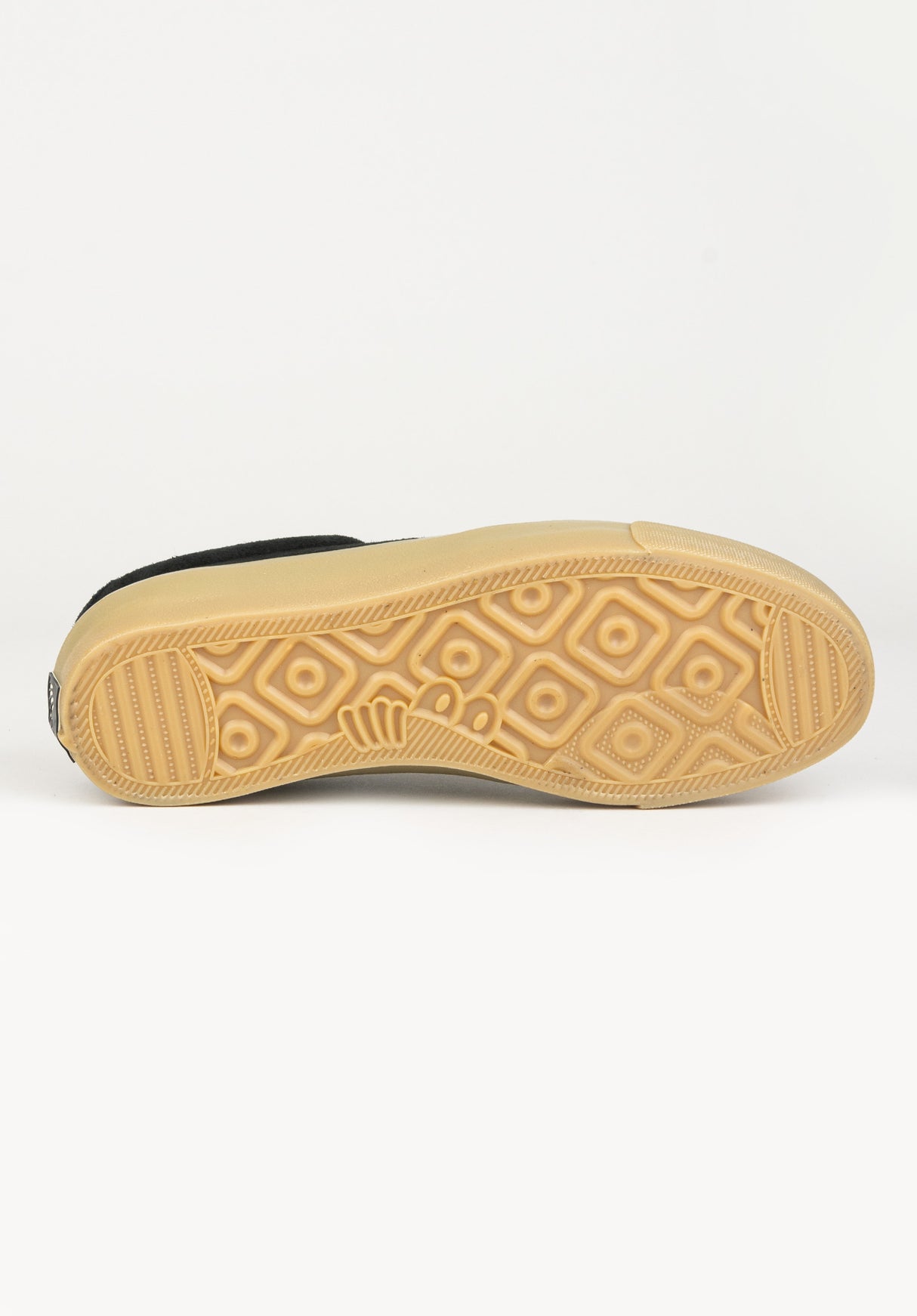 VM001 Suede Low black-gum Close-Up1