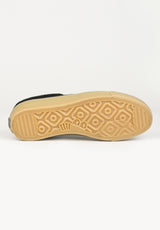 VM001 Suede Low black-gum Close-Up1