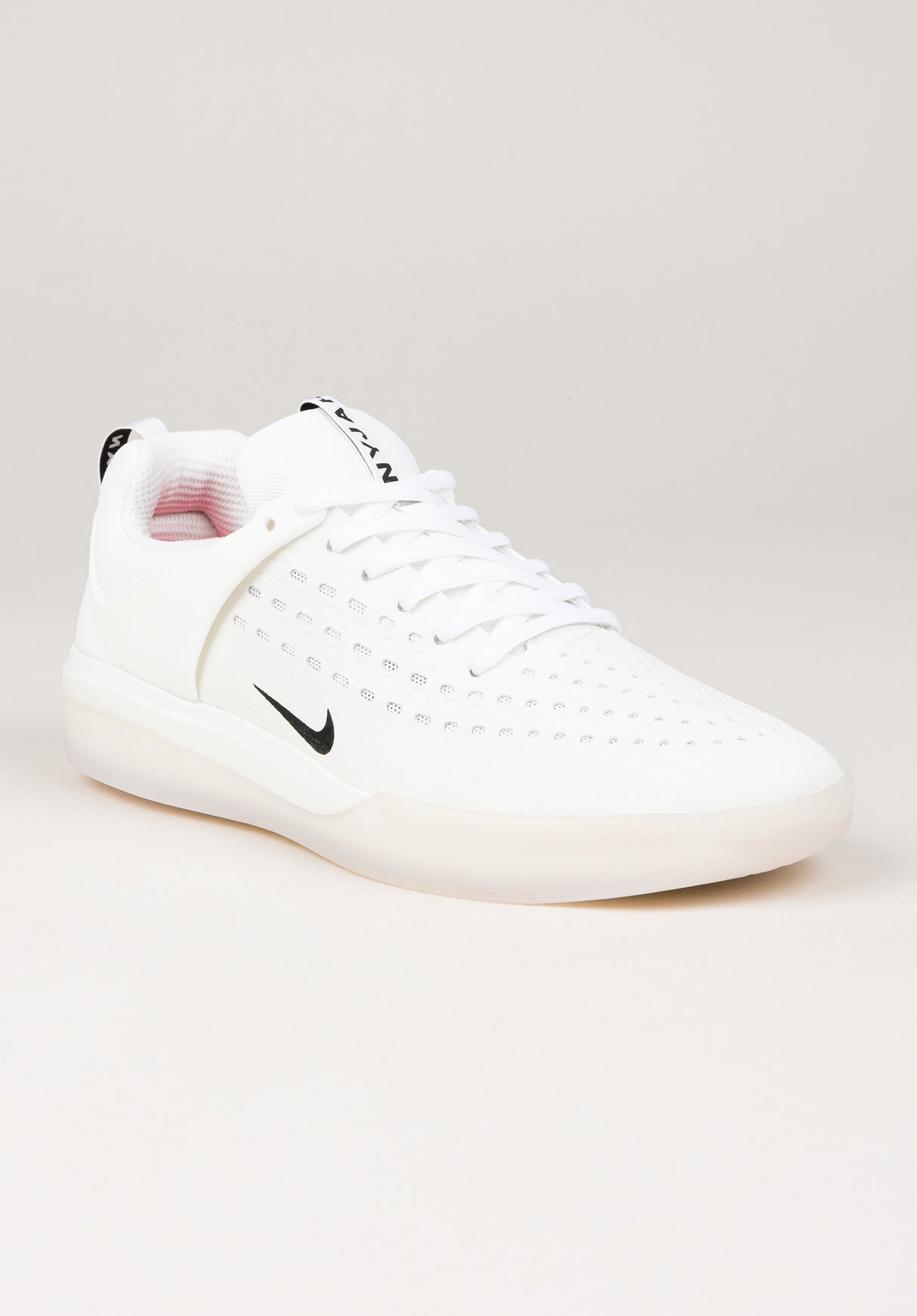 Zoom Nyjah 3 white-black-summitwhite-hyperpink Vorderansicht