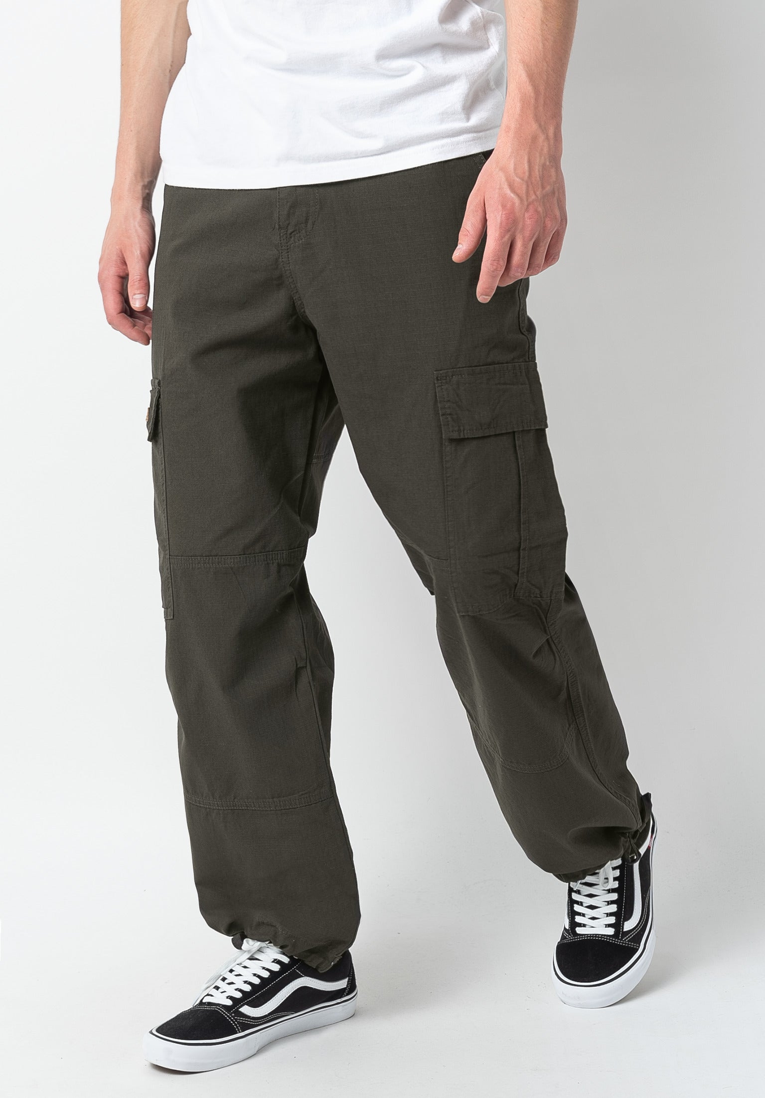 The Cargo TITUS Cargo-Pants in darkolive for men