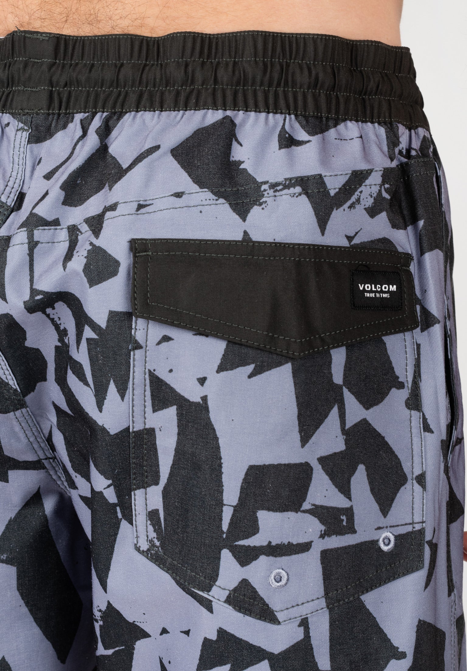 Stoney Trunk 17 Volcom Boardshorts in violetdust for men – TITUS