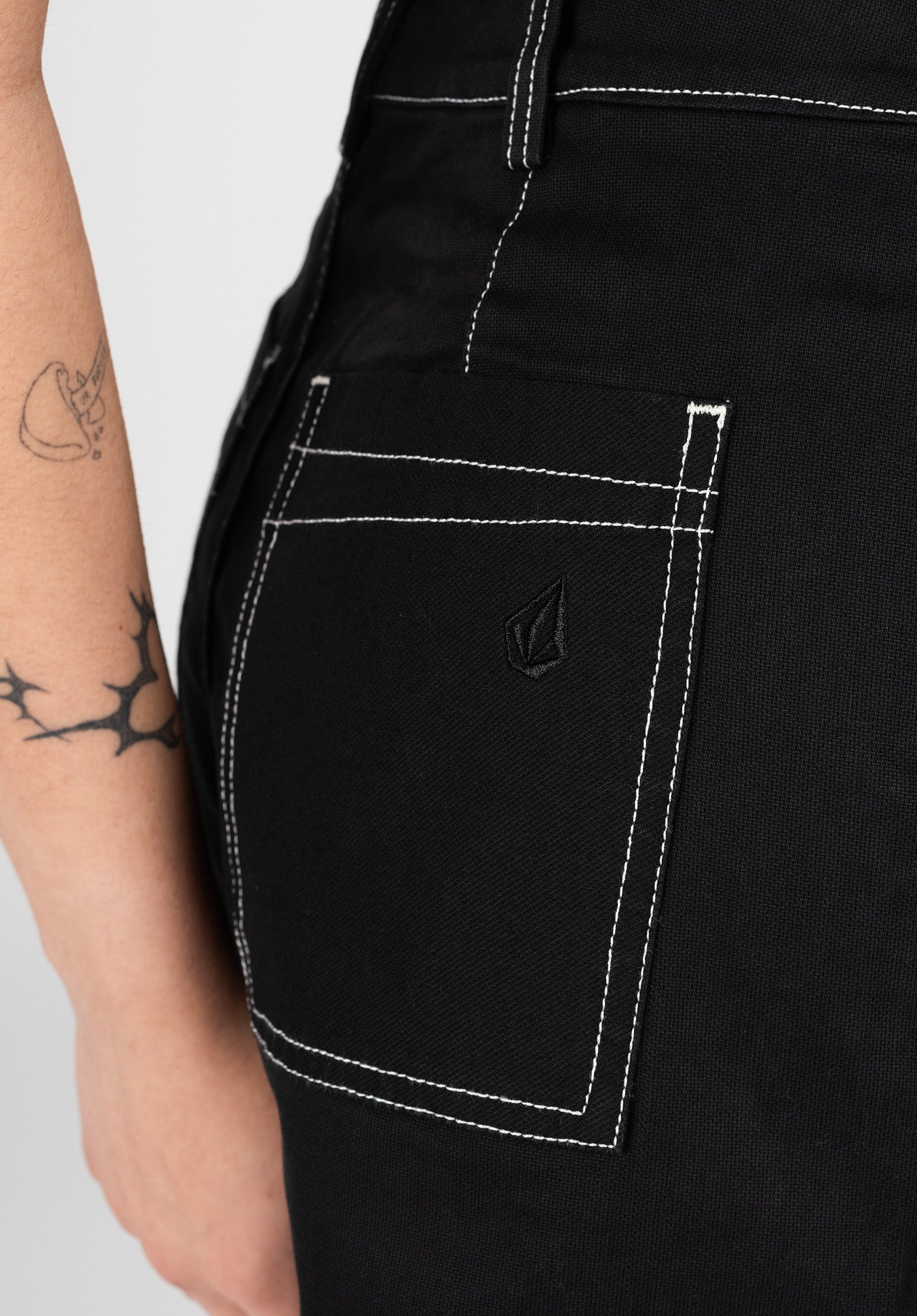Stone Kraft Volcom Chino-/Sweatshort in black for women – TITUS