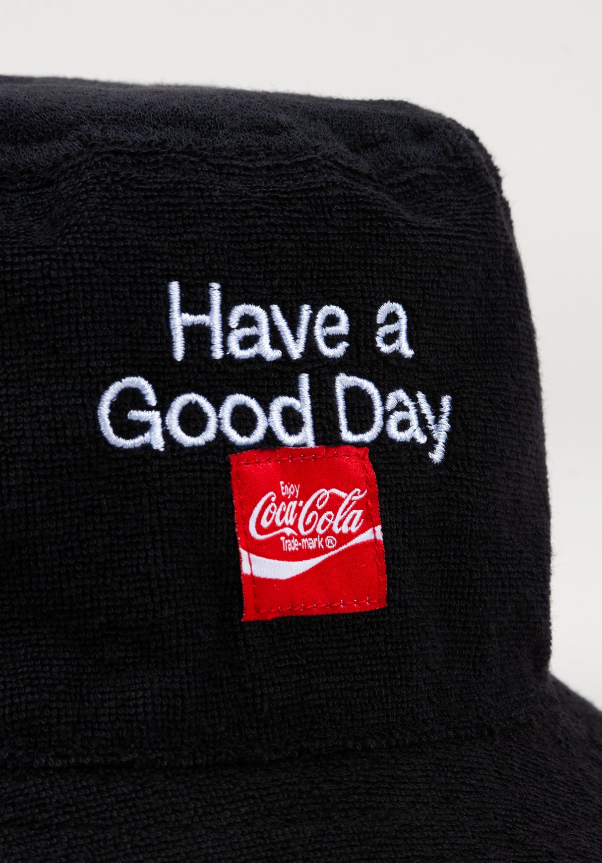 Coca-Cola Good Day Rev Bucket cokered-black Close-Up1