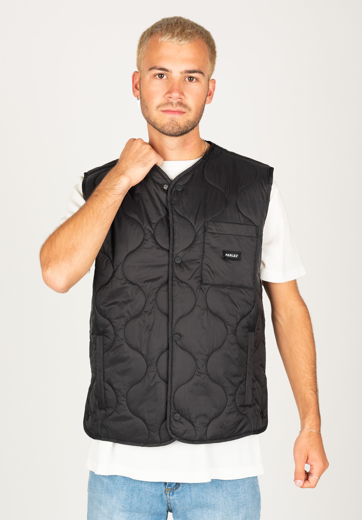 Shore Gillet Parlez Vest in black for men – TITUS