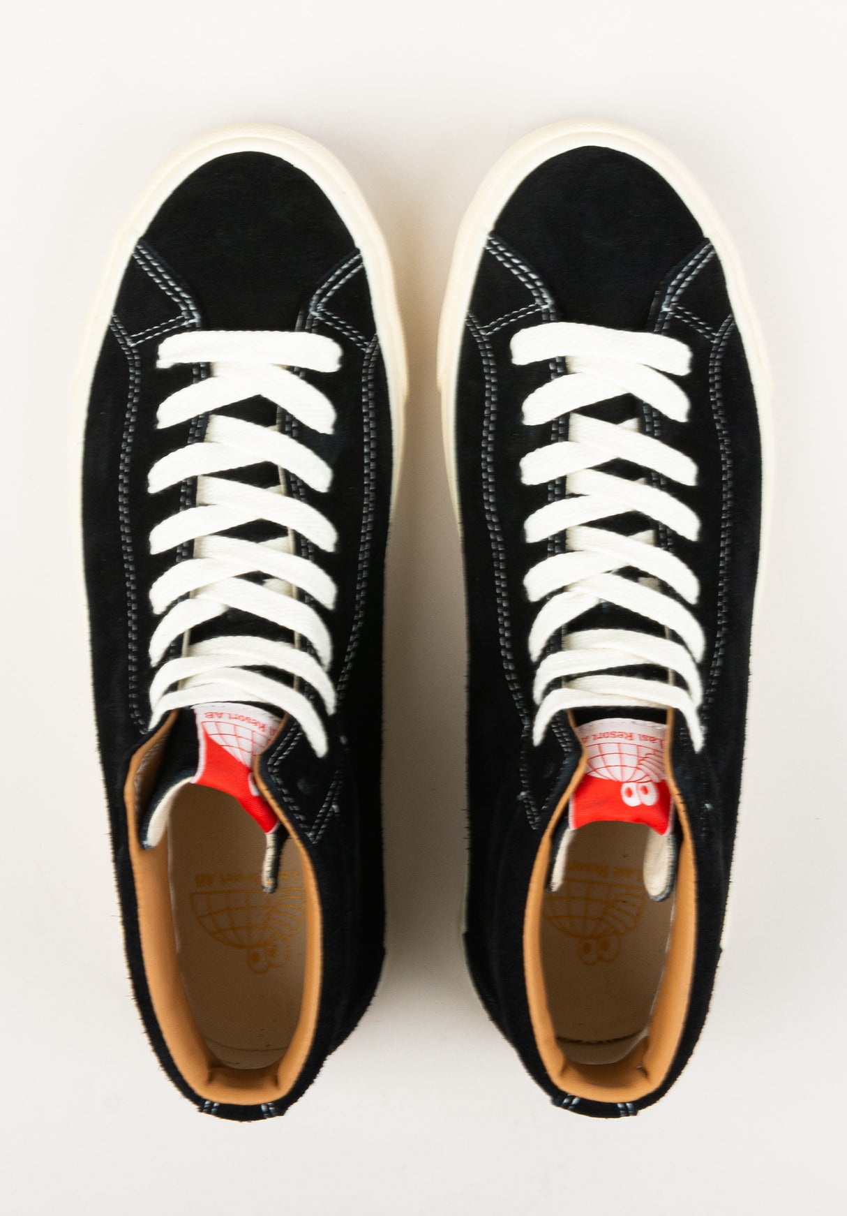 VM003 Suede Hi black-white Close-Up2