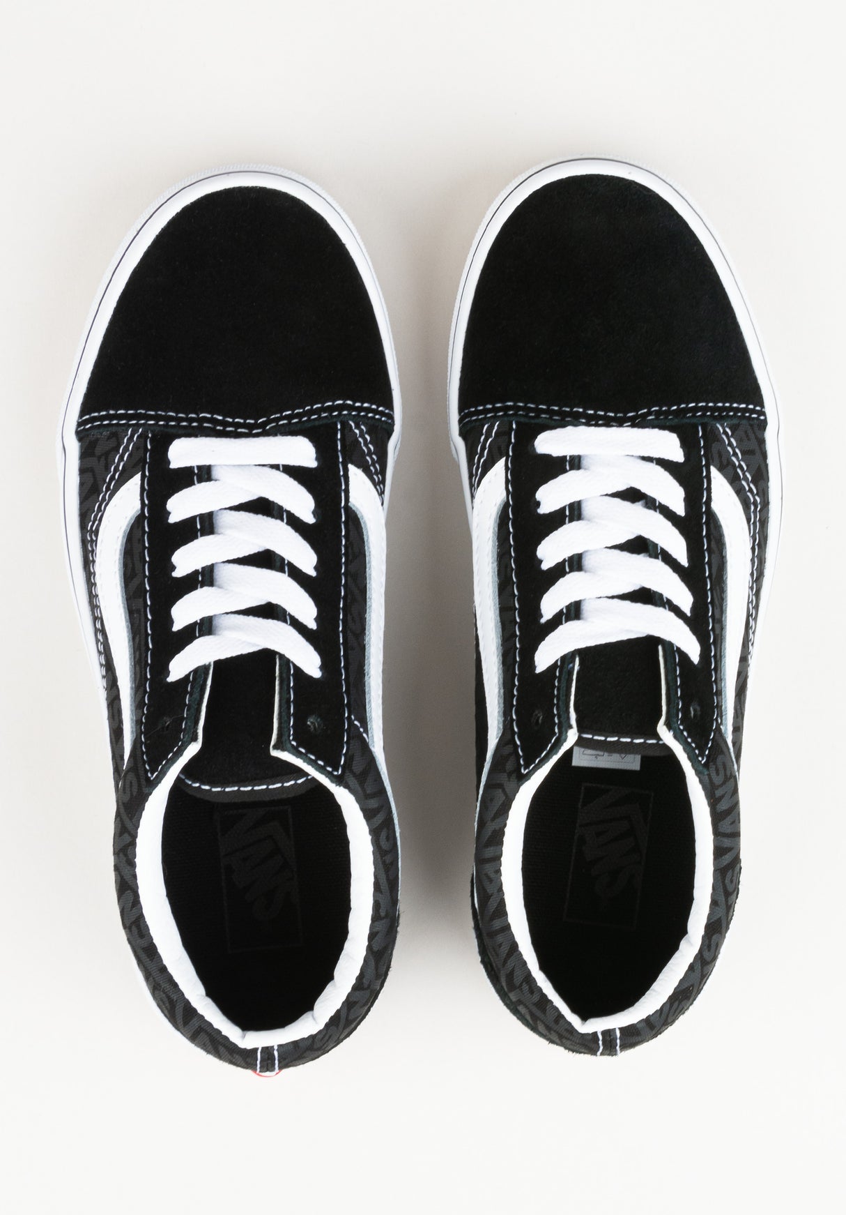 JN Old Skool logoblack-truewhite Close-Up2