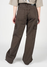 Donna Cargo darkcedar Close-Up1