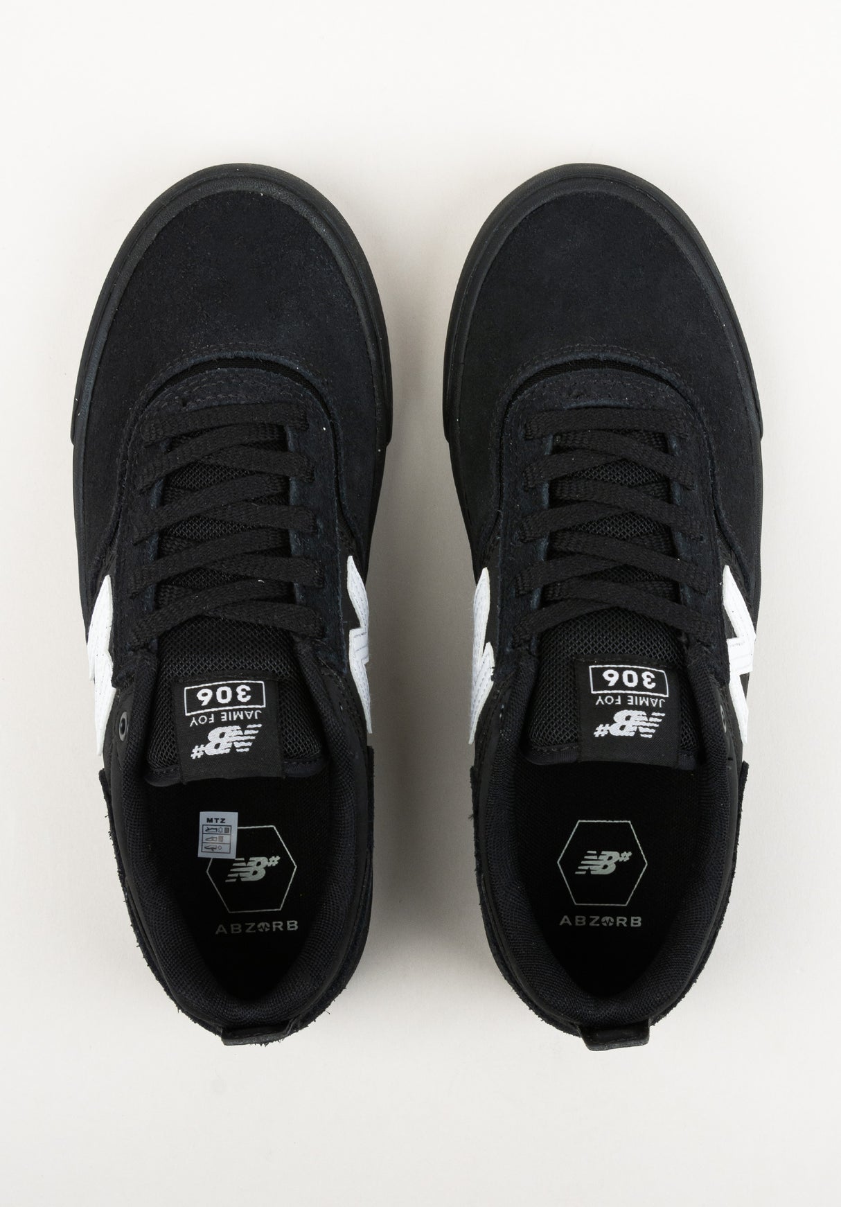 306 Jamie Foy black Close-Up2