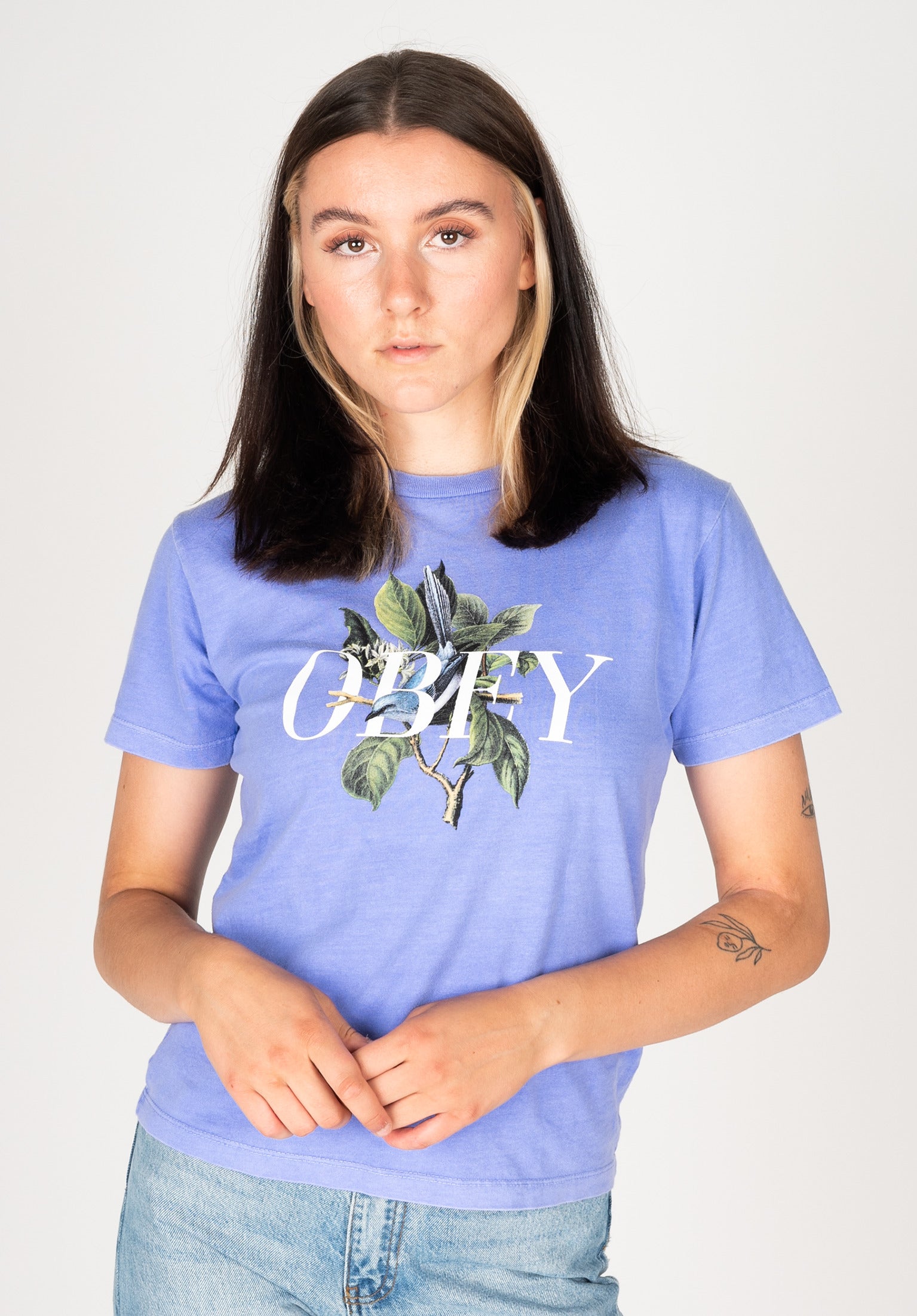 Obey t shirt dames online