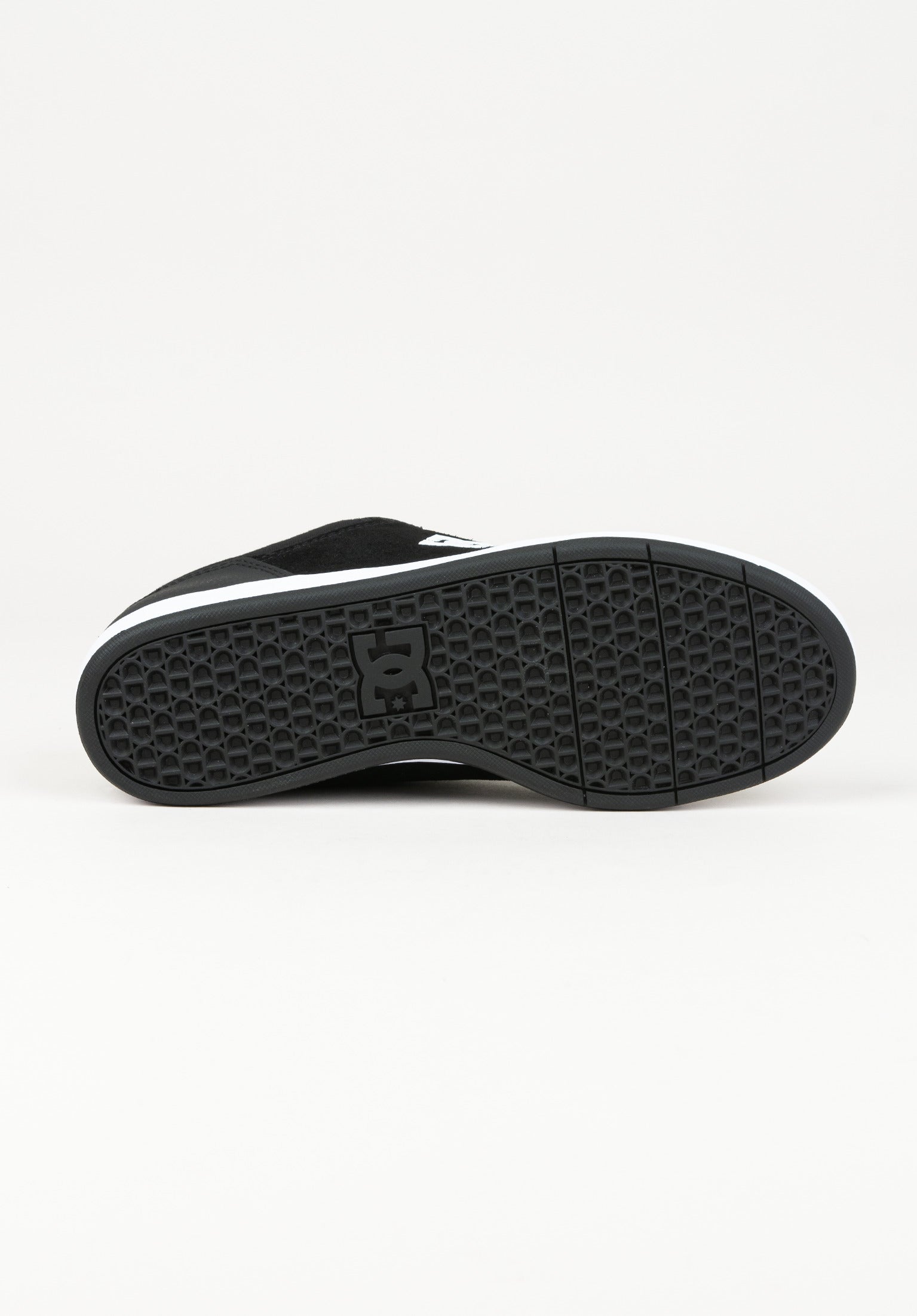 Crisis 2 DC Shoes Mens Shoes in black-white for men – TITUS