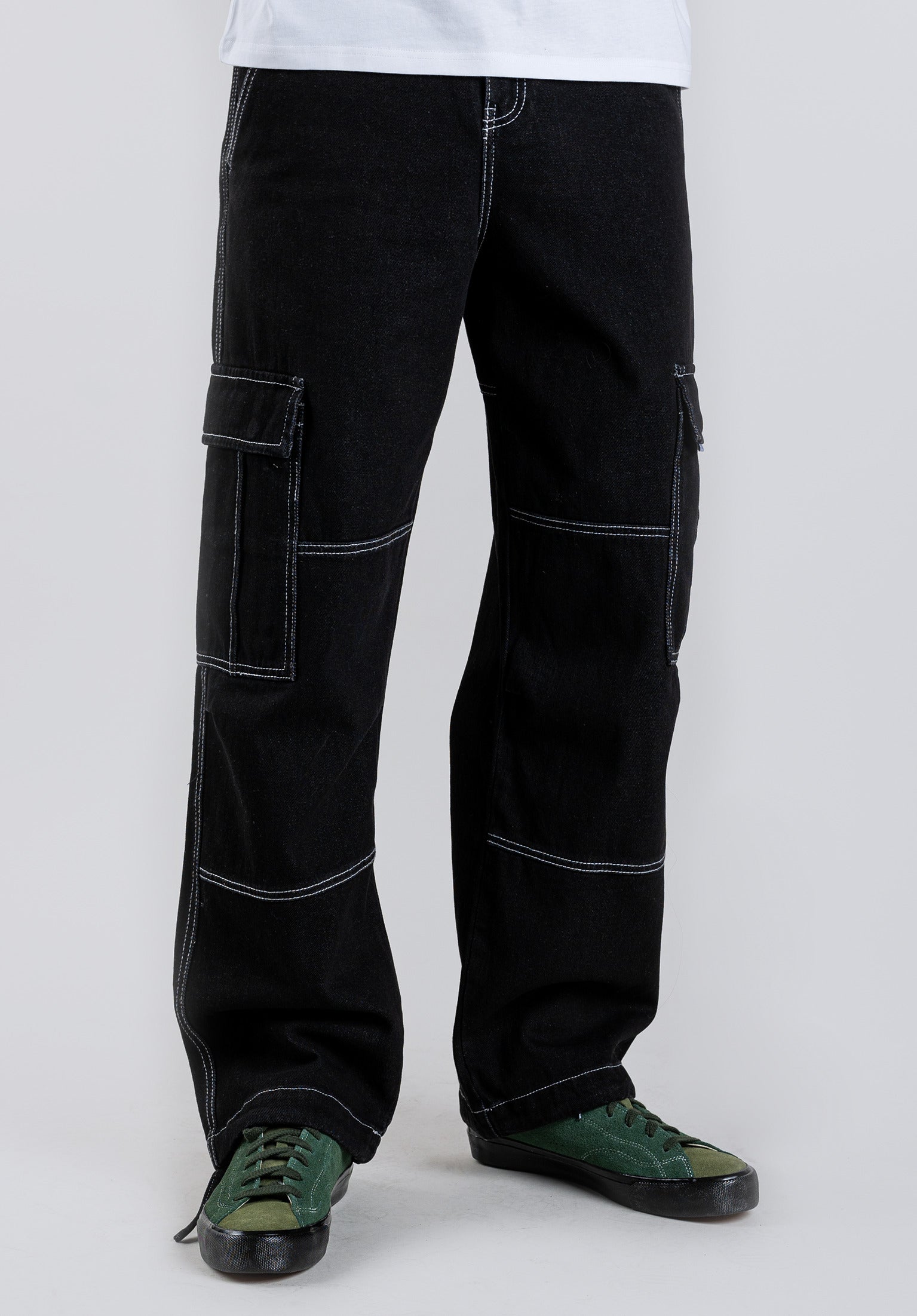 The Cargo TITUS Cargo-Pants in blackdenim for men