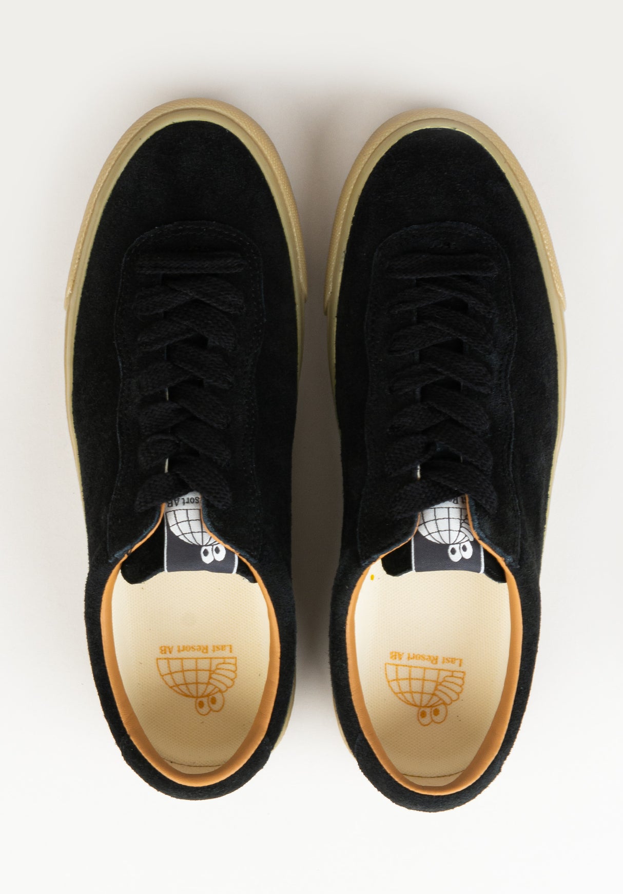VM001 Suede Low black-gum Close-Up2