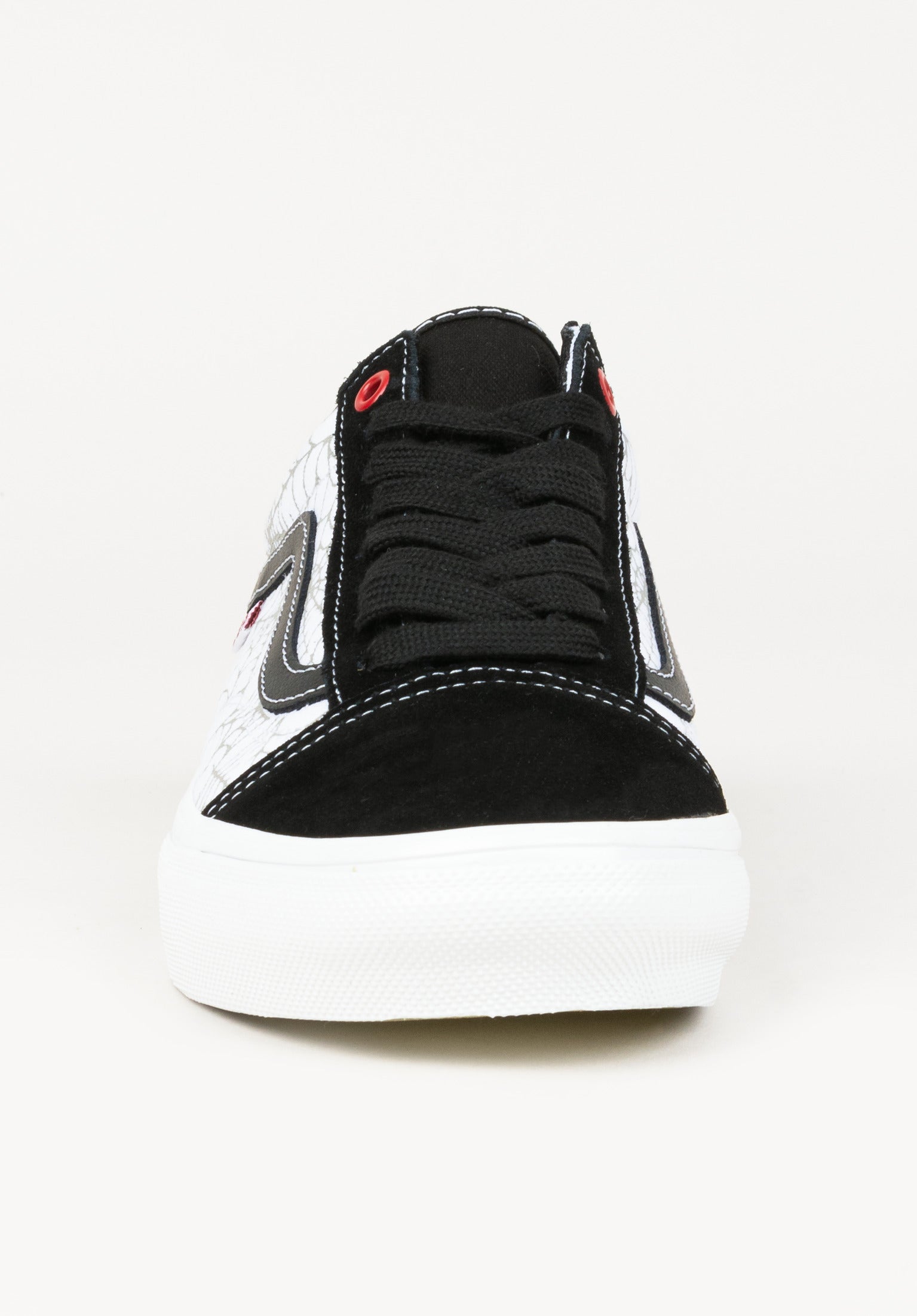 Skate Old Skool Vans Mens Shoes in black widow spider black for Men TITUS