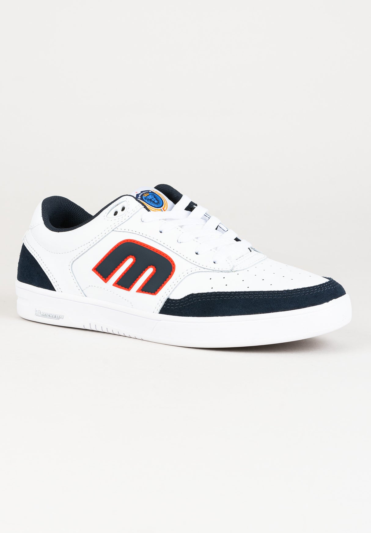 The Aurelien Xlt white-navy-red Vorderansicht