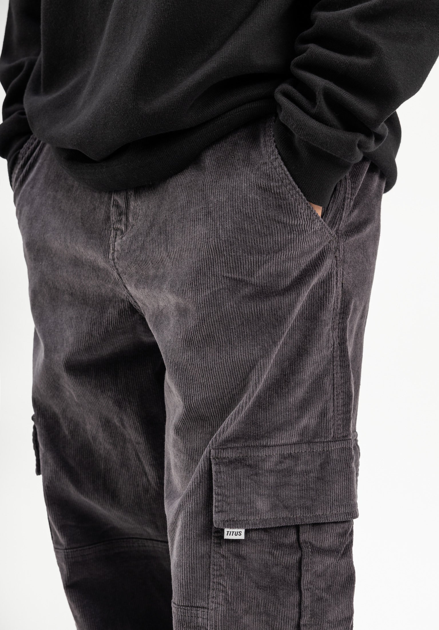The Cordo TITUS Cargo-Pants in darkgrey-cord for men