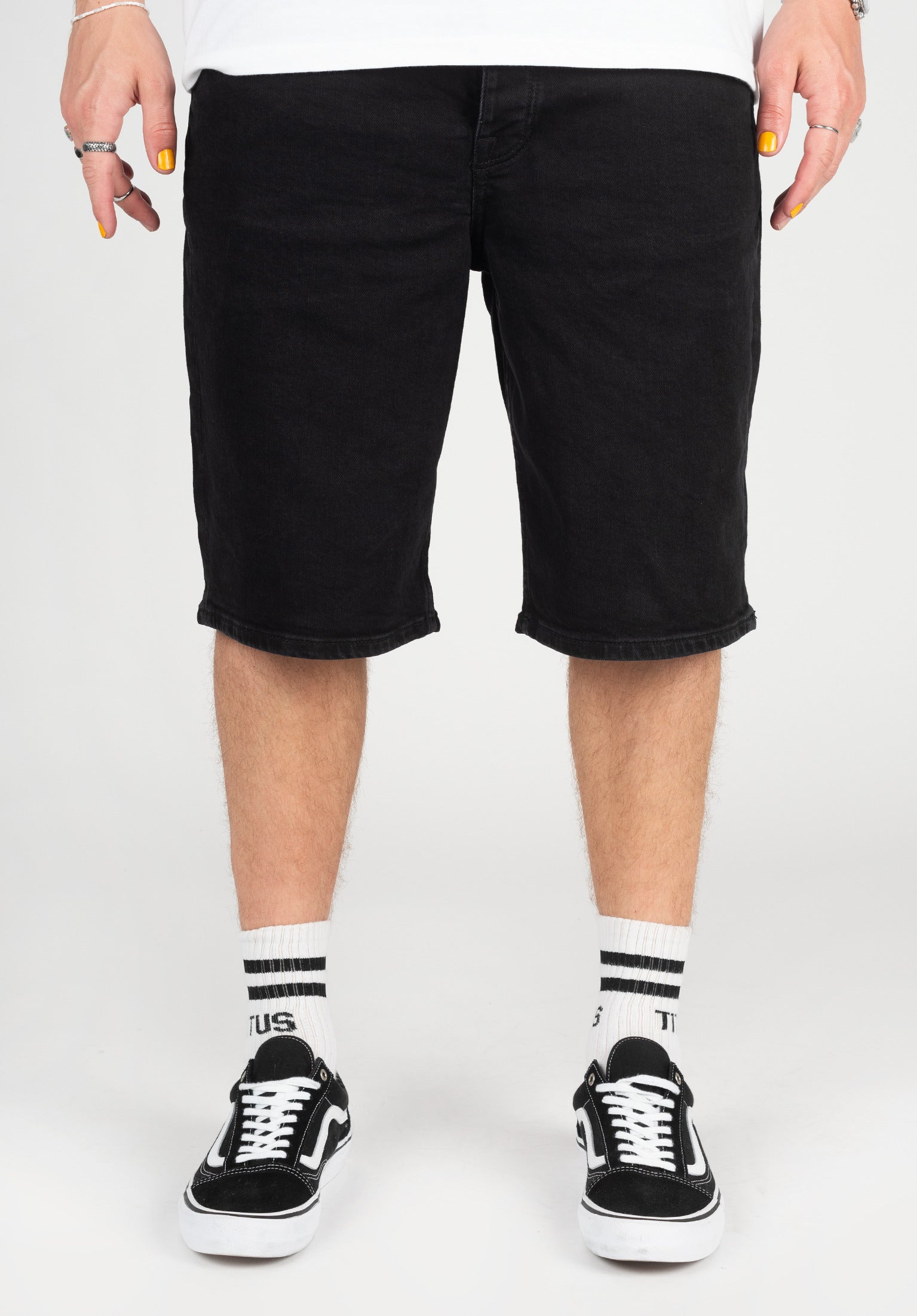 X-tra Baggy Short Homeboy Jeans-Short in washedblack for men – TITUS
