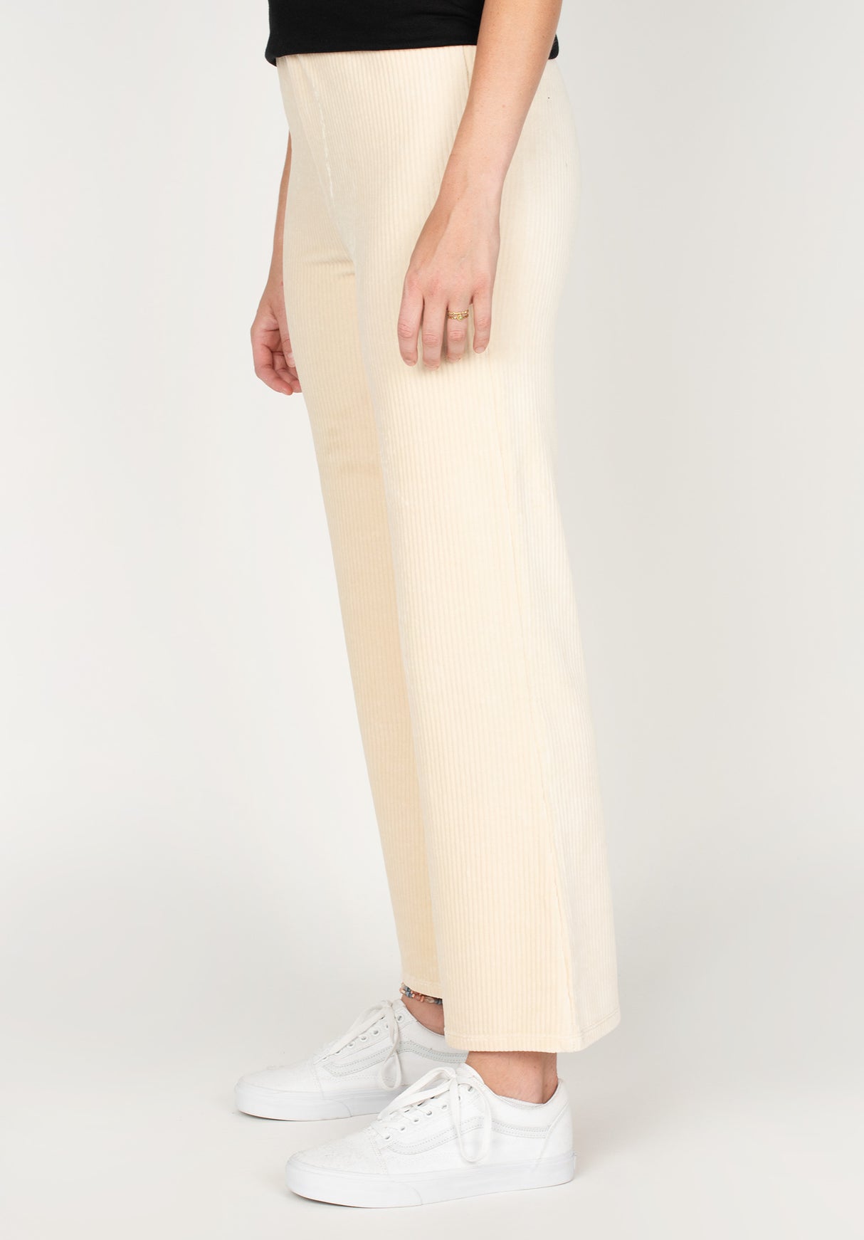 Nele|1.77|M