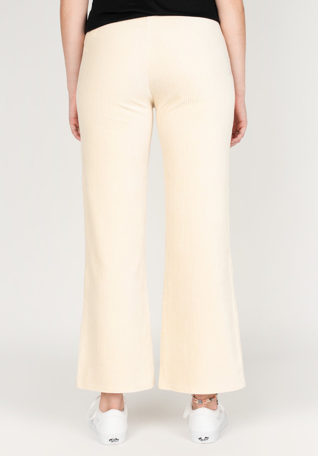 Nele|1.77|M