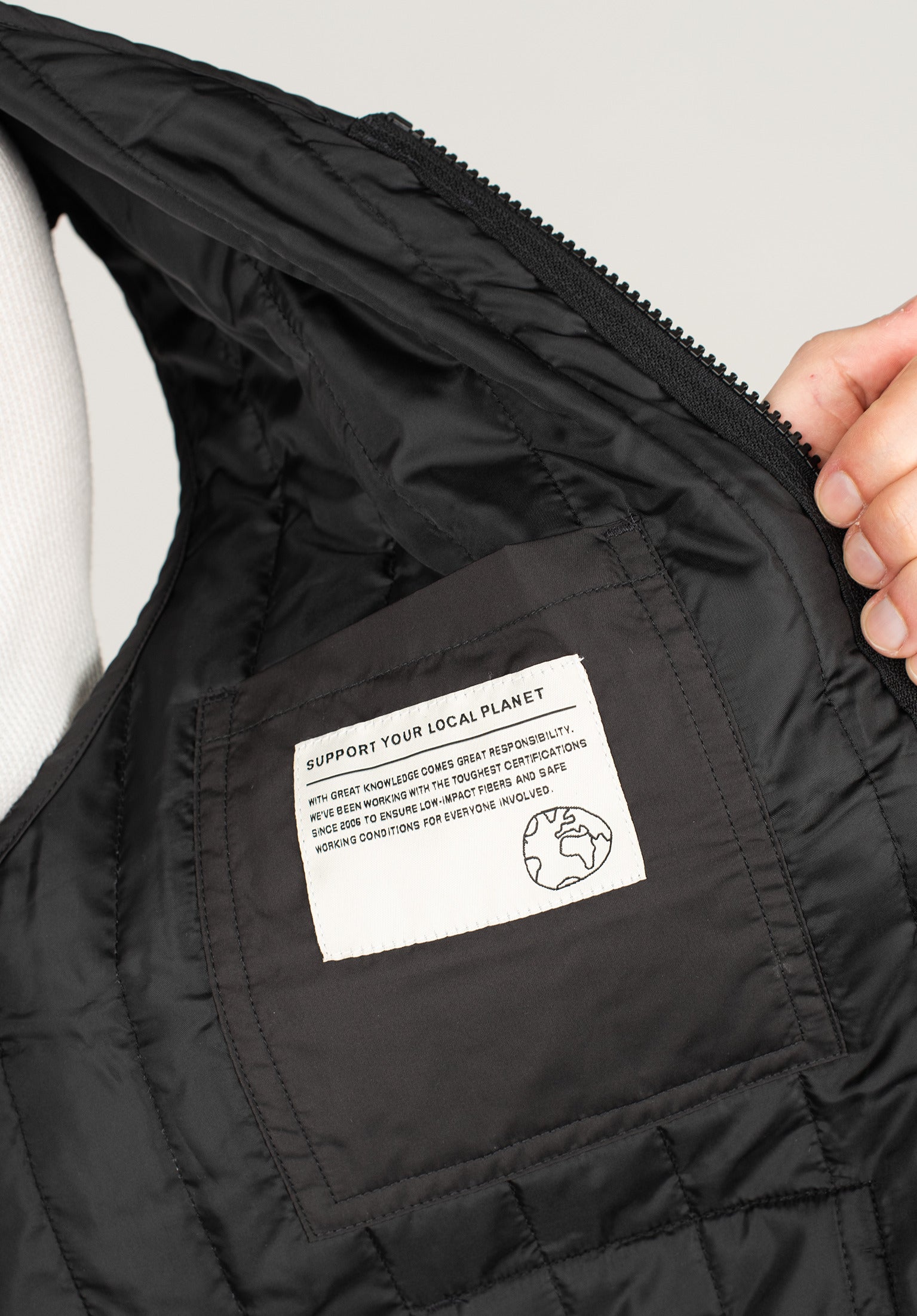 ★LUVISTRUE★AM STAR LOGO PADDING VEST(BLACK)★正規品/送料込 Puffer Vest with Logo Patch in BLACK | alexanderwang®